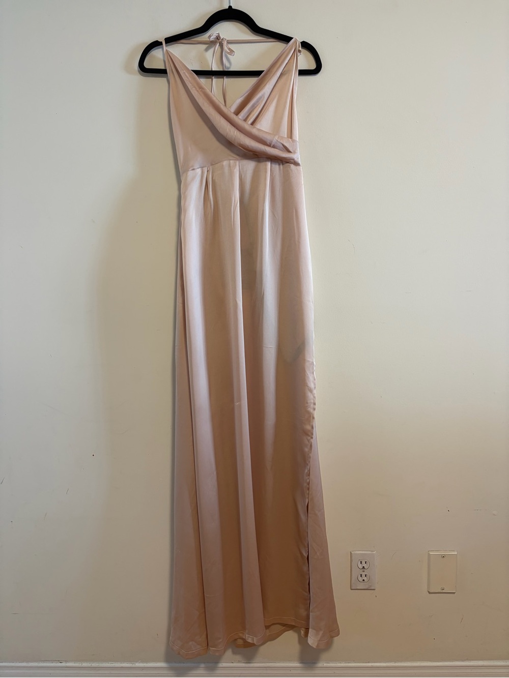 PrettyLittleThing Champagne Satin Plunge Maxi Dress NWT US 6